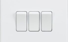 Knightsbridge Screwless Matt White 10AX 3 Gang 2-Way Switch