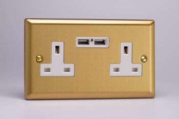 Varilight Classic Brushed Brass 2-Gang 13A Unswitched Socket + 2x5V DC 2100mA USB Charging Ports