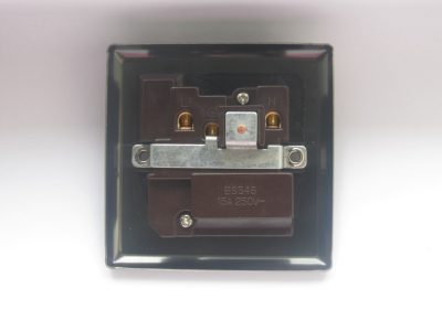 Varilight Classic Mirror Chrome 1-Gang 15A Round Pin Socket with Black Insert - Image 2