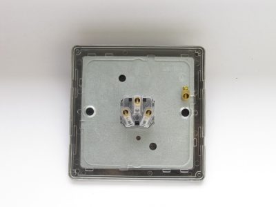 Varilight Flat Plate Screwless Satin Chrome 1-Gang 6A 1- or 2-Way Push-On/Off Impulse Switch - Image 2