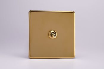 Varilight Flat Plate Screwless Polished Brass 1-Gang 10A Intermediate Toggle Switch