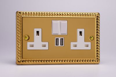 Varilight Classic Georgian Brass 2-Gang 13A Single Pole Switched Socket + 2 5V DC 2100mA USB Charging Ports