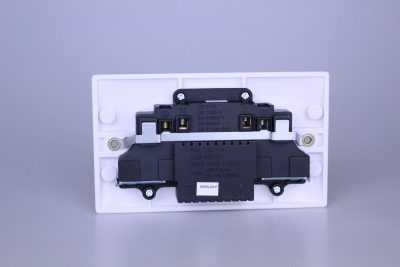 Varilight White Value 2-Gang 13A Single Pole Switched Socket + 2x5V DC 2100mA USB Charging Ports - Image 2