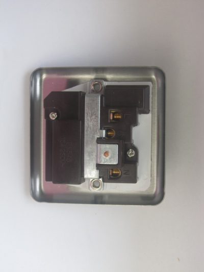 Varilight Classic Matt Chrome 1-Gang 15A Round Pin Socket with White Insert - Image 2