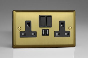 Varilight Urban Brushed Brass 2-Gang 13A Single Pole Switched Socket + 2x5V DC 2100mA USB Charging Ports